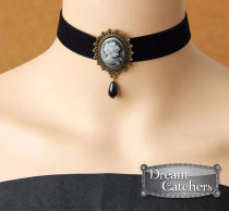 Gotische Halskette aus schwarzem Samt und viktorianischer Kamee