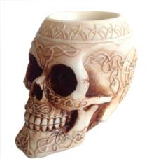 Accesorio de papelería en forma de cráneo gótico en resina