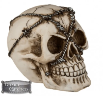 Figurine de crâne en résine recouvert de fils barbelés