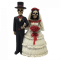 Couple de squelettes en tenue de mariage. Décoration originale et décalée